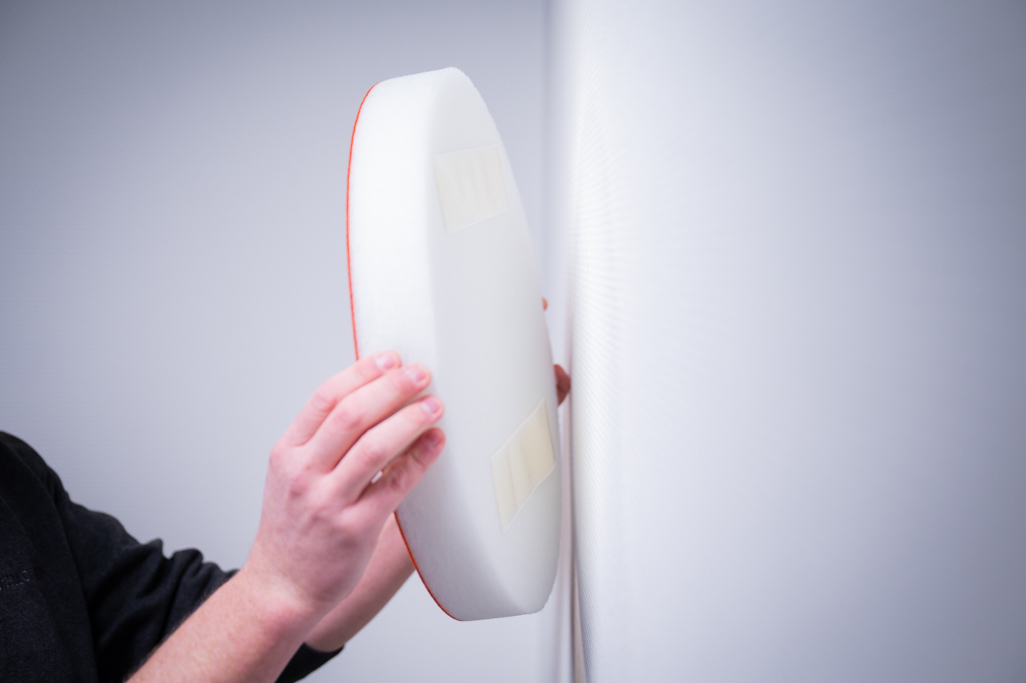 Sound absorber soni CIRCLE mounted on a white wall
