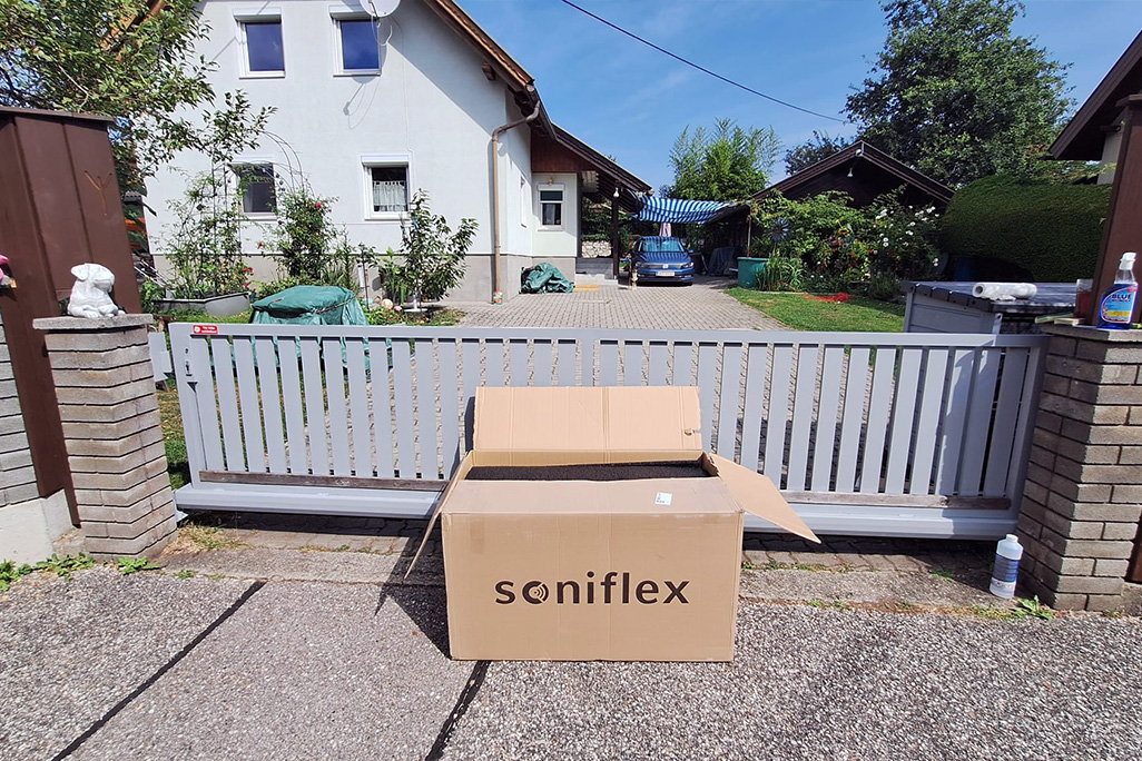 niedriges Zufahrtstor aus Metall